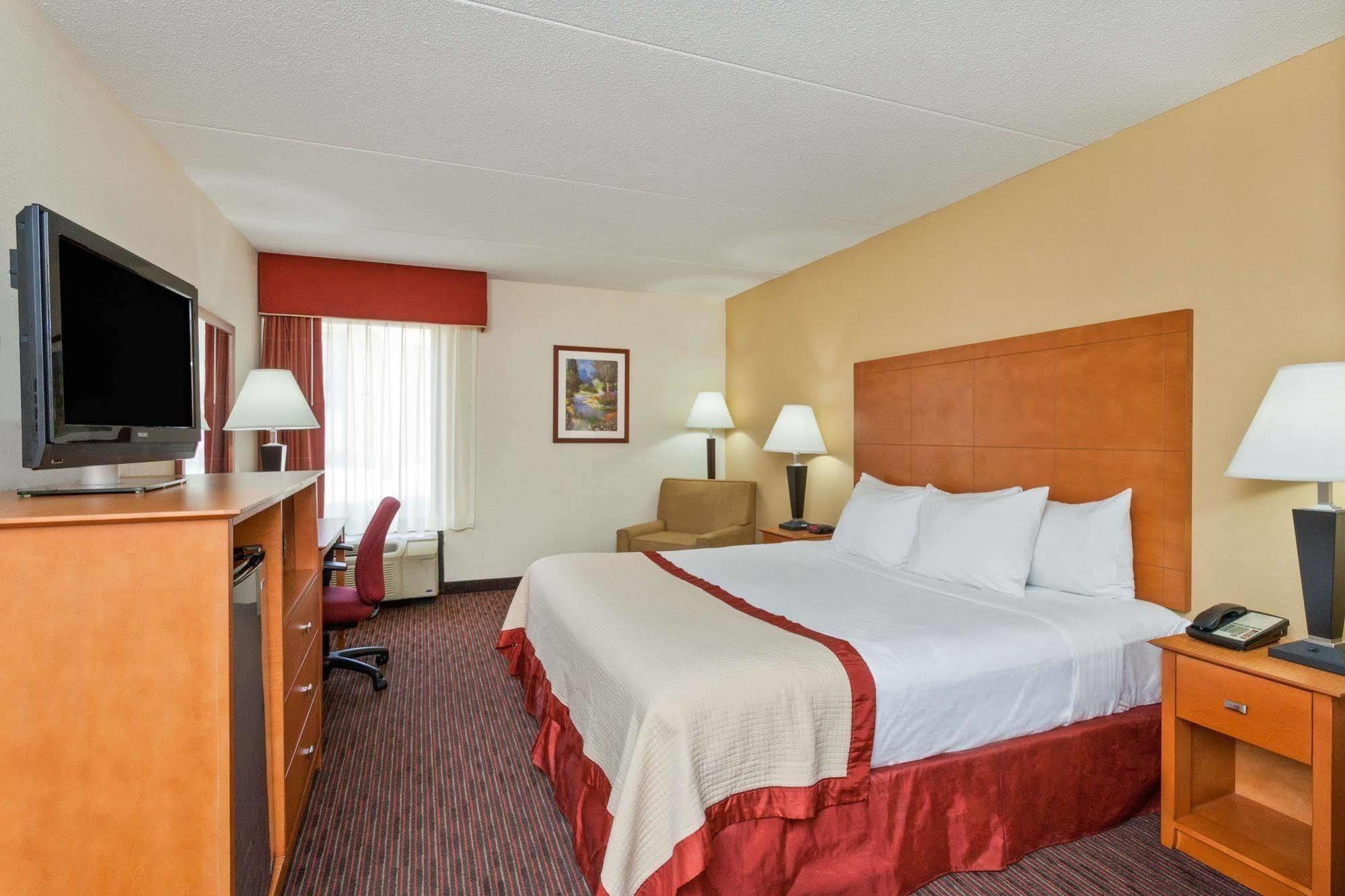 Baymont By Wyndham Southfield/Detroit Otel Dış mekan fotoğraf